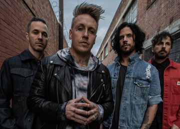 PAPA ROACH с видео към парчето "Top Of The World"