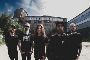 IN FLAMES пускат лайв клип към "In The Dark"
