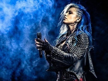 Alissa White-Gluz напуска ARCH ENEMY, готви солов албум