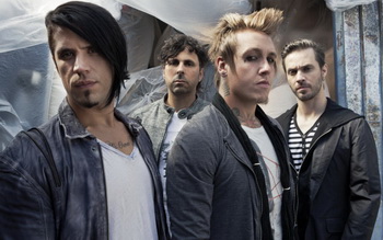 PAPA ROACH влизат в студио