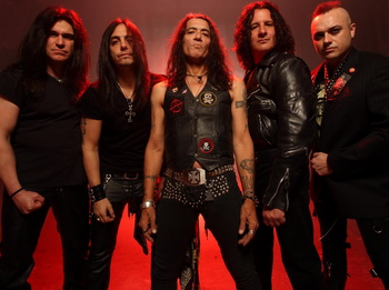 RATT се разделят с вокалиста си