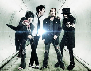 MÖTLEY CRÜE изпълняват ново парче на живо