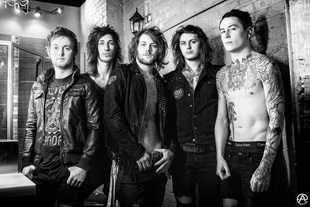 ASKING ALEXANDRIA с клип към "Moving On"