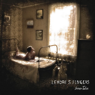 LENORE S. FINGERS с дебютно видео
