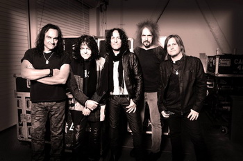LAST IN LINE подписват с Frontiers Music