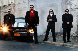 ADRENALINE MOB в пътна злополука