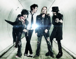 MÖTLEY CRÜE изпълняват ново парче на живо