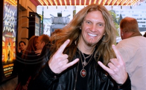 WHITESNAKE взимат китариста на NIGHT RANGER