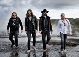 SÓLSTAFIR с видеоклип към "Lágnætti"