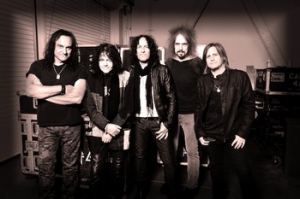 LAST IN LINE подписват с Frontiers Music