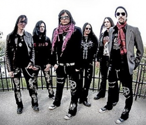 TO/DIE/FOR с видео към "Screaming Birds"